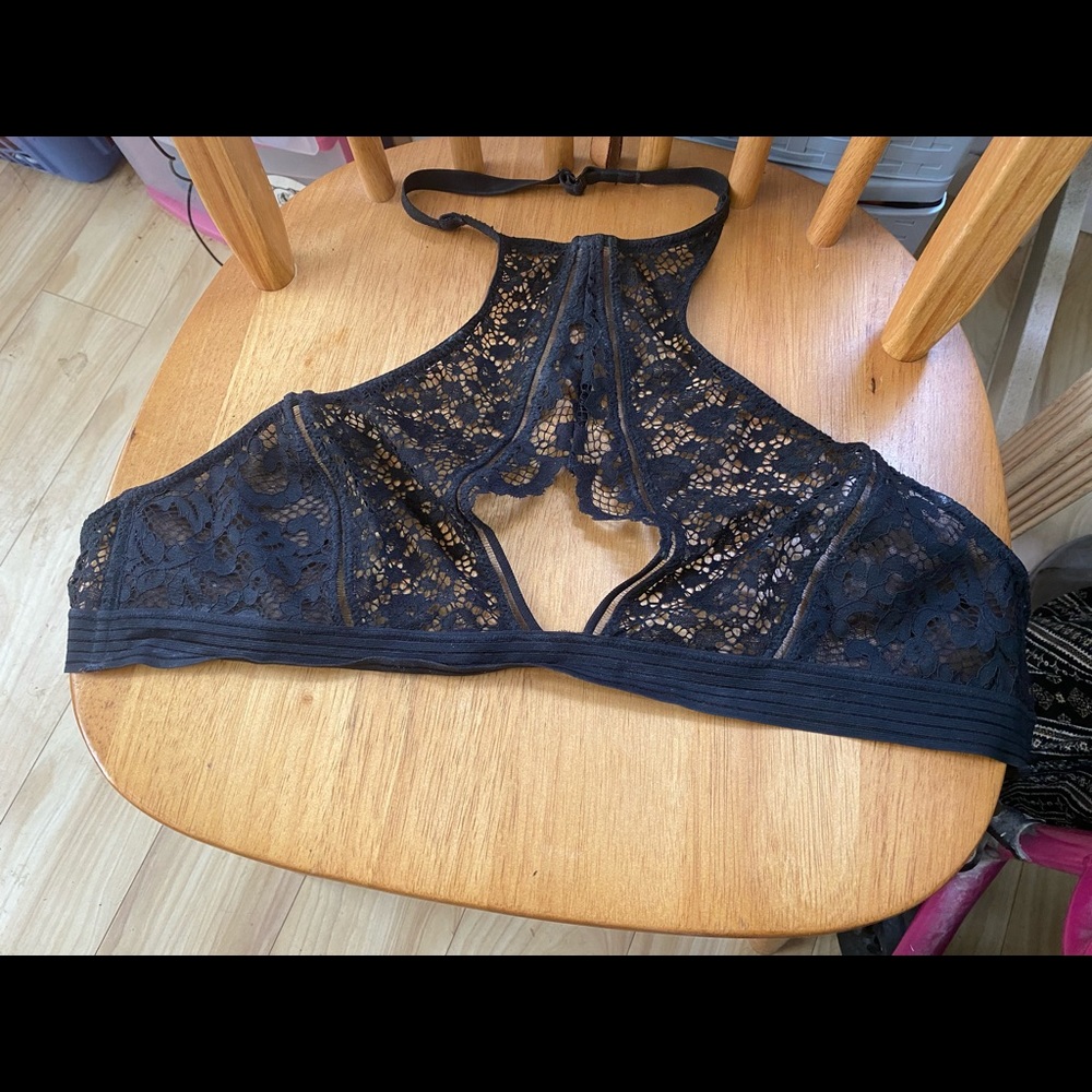VS very sexy keyhole bralette!🖤